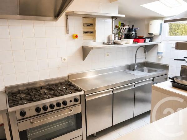 Immeuble à vendre  1640 m 2   MEZEL  - 04