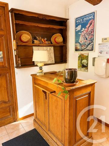 Immeuble à vendre  1640 m 2   MEZEL  - 04