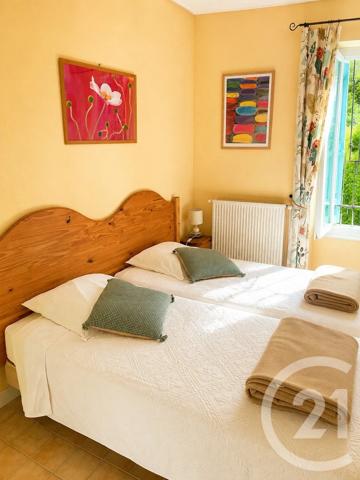 Immeuble à vendre  1640 m 2   MEZEL  - 04