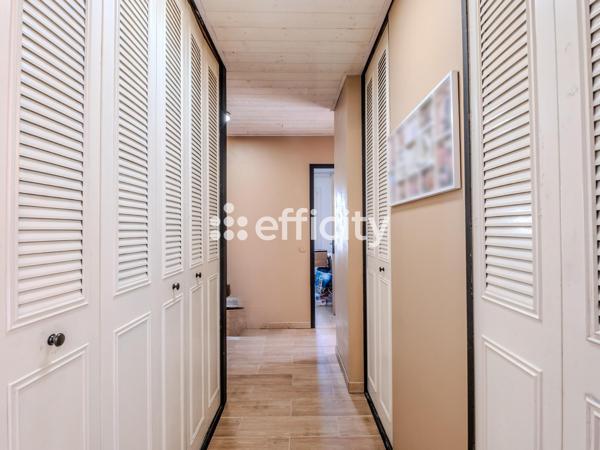 Maison
         5 pièces
        - 120 m² Bien prestige 535 000 € *