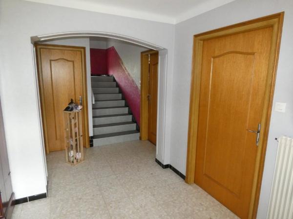 Maison traditionnelle spacieuse.