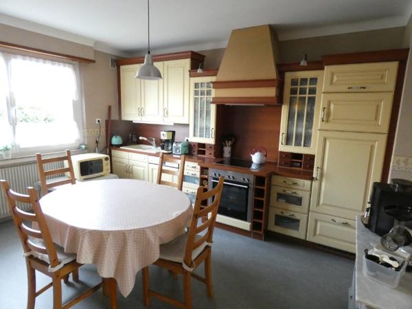 Maison traditionnelle spacieuse.