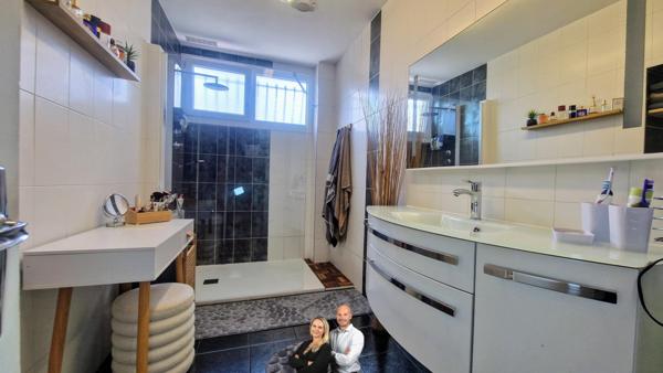 Maison de ville avec exterieur et garage