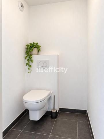 Appartement
         4 pièces
        - 76 m² 272 000 € *