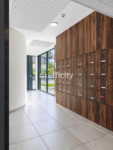Appartement
         4 pièces
        - 76 m² 272 000 € *