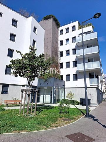 Appartement
         4 pièces
        - 76 m² 272 000 € *