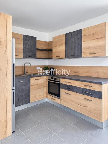 Appartement
         4 pièces
        - 76 m² 272 000 € *