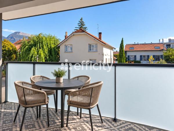 Appartement
         4 pièces
        - 76 m² 272 000 € *