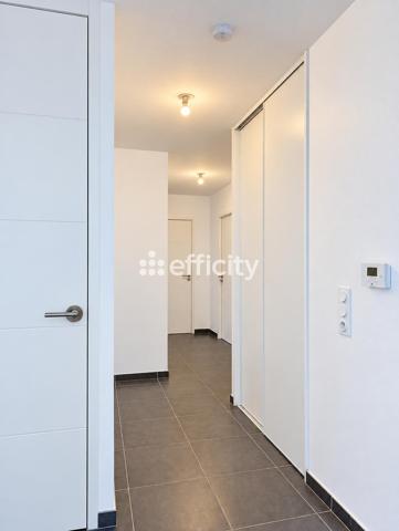 Appartement
         4 pièces
        - 76 m² 272 000 € *