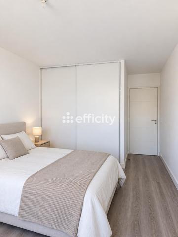 Appartement
         4 pièces
        - 76 m² 272 000 € *