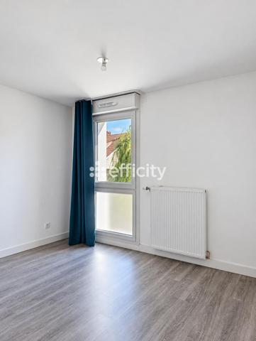 Appartement
         4 pièces
        - 76 m² 272 000 € *