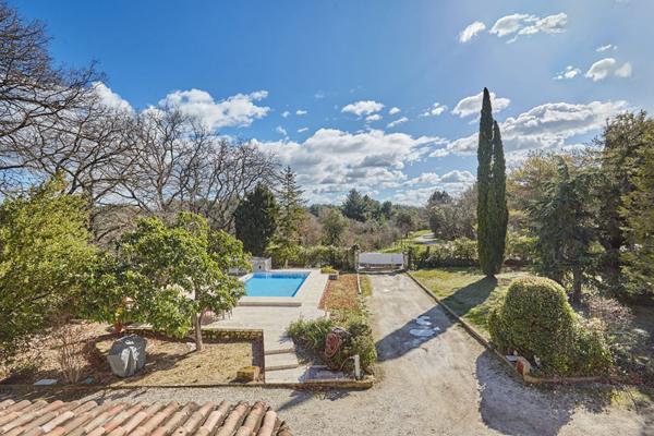 À vendre ? Belle maison familiale de 200 m² avec piscine sur 5700 m² de terrain ? Saint-Cannat