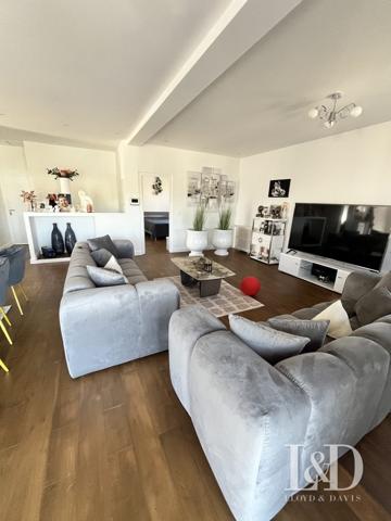 Le Haillan - Maison contemporaine rénovée avec piscine