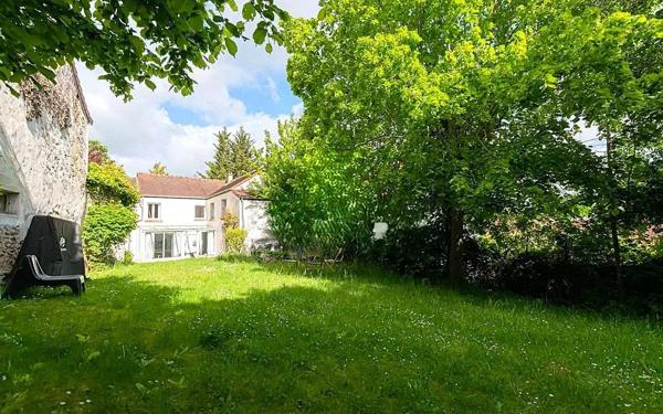 Maison 167m²  8 pièces  5 chambres