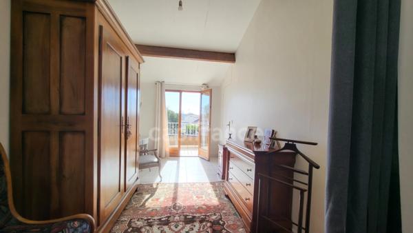 Maison individuelle 6 pièces 152 m2 Piscine et jardin arboré.