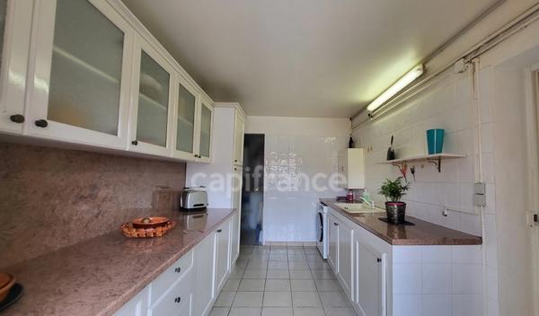 Maison individuelle 6 pièces 152 m2 Piscine et jardin arboré.