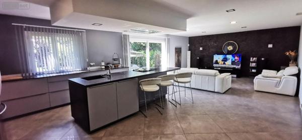 Maison à vendre à Mouriès dans les Bouches-du-Rhône (13890), ref : 075/155