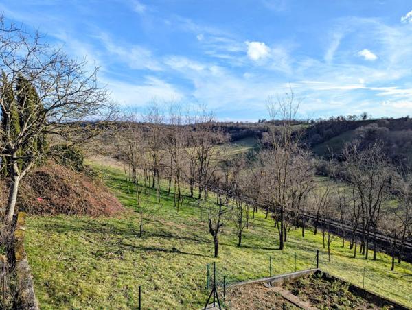Jolie maison avec vue dégagée sur un grand Terrain à proximité de Sébazac