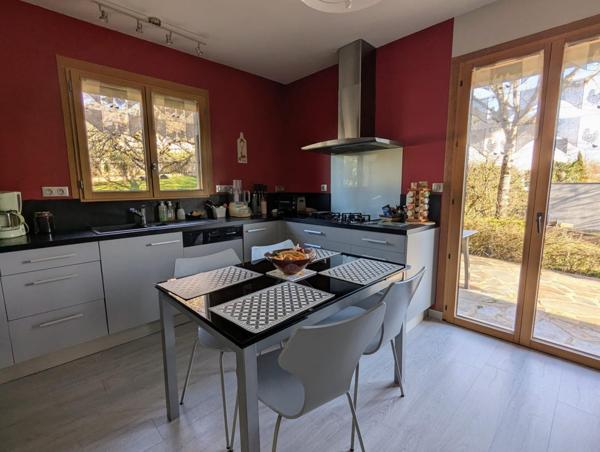 Jolie maison avec vue dégagée sur un grand Terrain à proximité de Sébazac