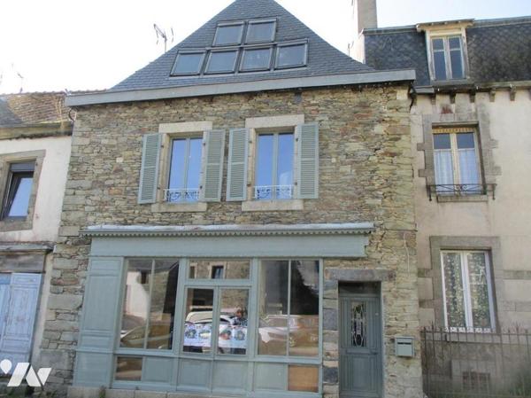 CENTRE-VILLE CARHAIX : BELLE BATISSE EN PIERRE