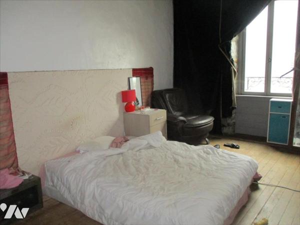 CENTRE-VILLE CARHAIX : BELLE BATISSE EN PIERRE