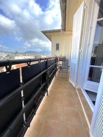Location appartement Nice - 1 pièce(s) - 17 m² - 748 € / mois