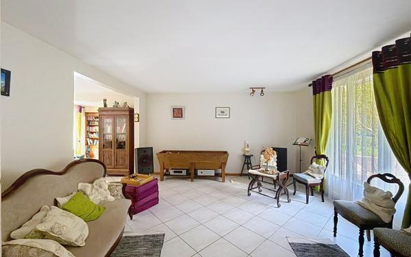 Maison à vendre    7 pièces • 188 m2 Voisins-le-Bretonneux