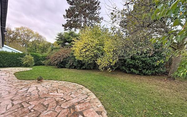 Maison à vendre    7 pièces • 188 m2 Voisins-le-Bretonneux