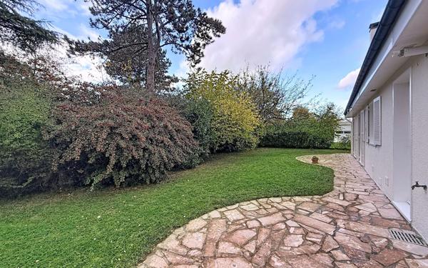 Maison à vendre    7 pièces • 188 m2 Voisins-le-Bretonneux