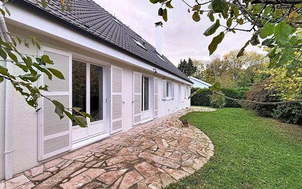 Maison à vendre    7 pièces • 188 m2 Voisins-le-Bretonneux