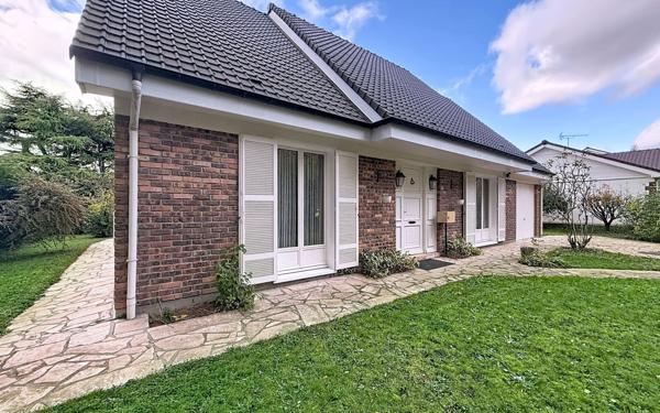 Maison à vendre    7 pièces • 188 m2 Voisins-le-Bretonneux