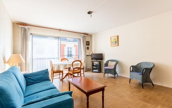 Appartement à vendre    2 pièces • 64,66 m2 Paris 17