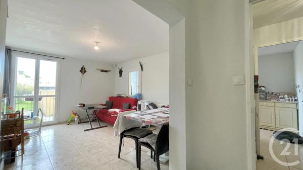 Appartement T5 à vendre  5 pièces - 82,56 m 2   LUNEL  - 34