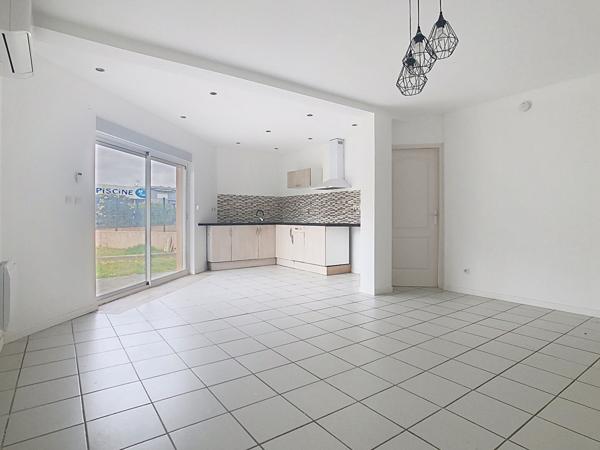 A LOUER  PIERRELATTE - Appartement climatisé 61 m2 - avec jardin
