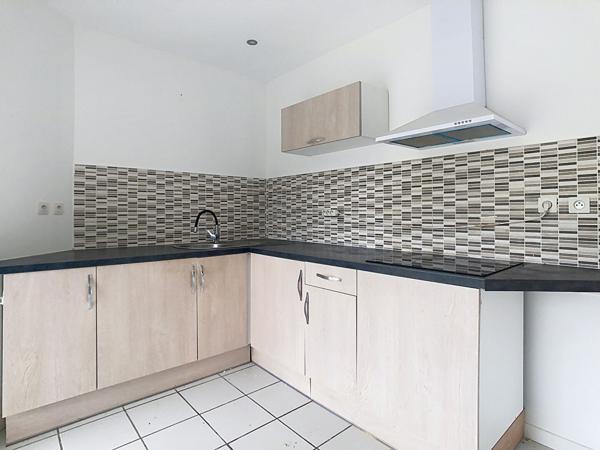 A LOUER  PIERRELATTE - Appartement climatisé 61 m2 - avec jardin