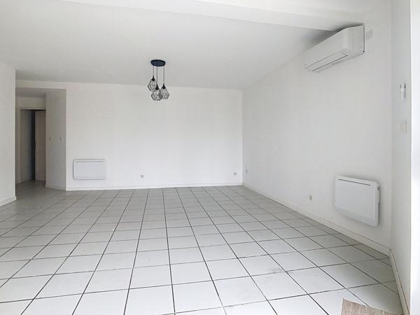 A LOUER  PIERRELATTE - Appartement climatisé 61 m2 - avec jardin
