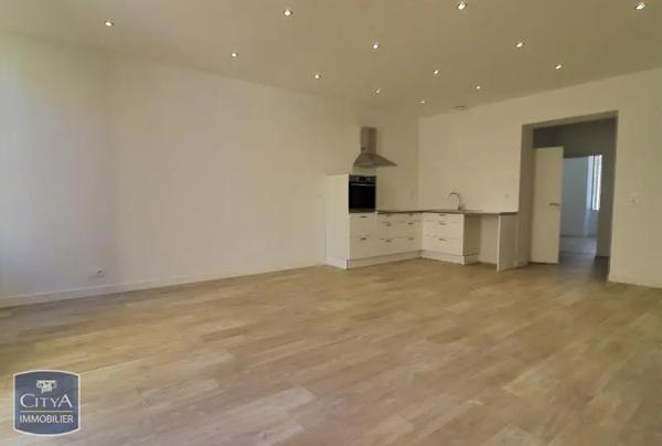 Appartement à louer 3 pièces 71.79m² Saintes (17100)