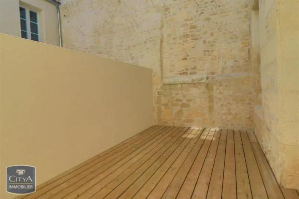 Appartement à louer 3 pièces 71.79m² Saintes (17100)