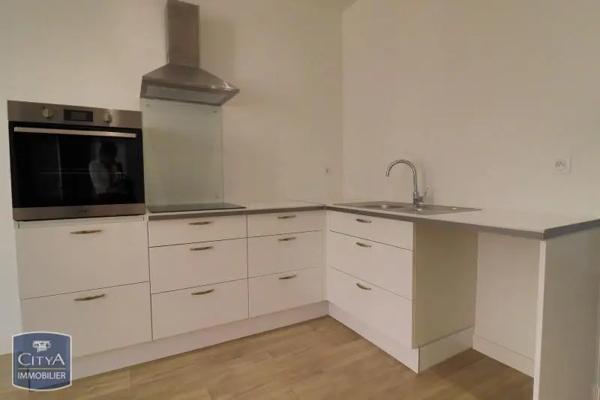 Appartement à louer 3 pièces 71.79m² Saintes (17100)