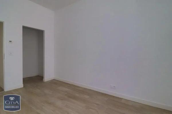 Appartement à louer 3 pièces 71.79m² Saintes (17100)
