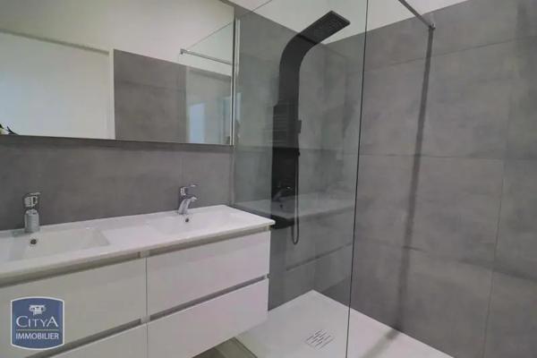 Appartement à louer 3 pièces 71.79m² Saintes (17100)