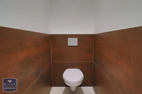 Appartement à louer 3 pièces 71.79m² Saintes (17100)