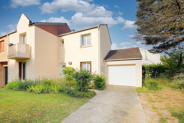 Maison 96m² de 3 chambres à vendre à Lieusaint // RAVALEMENT FAIT !