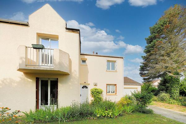 Maison 96m² de 3 chambres à vendre à Lieusaint // RAVALEMENT FAIT !