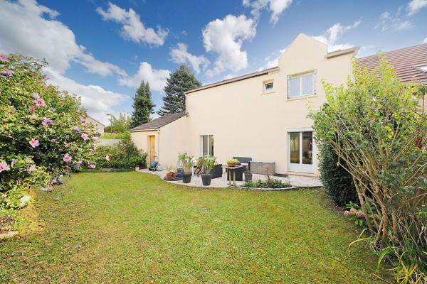 Maison 96m² de 3 chambres à vendre à Lieusaint // RAVALEMENT FAIT !