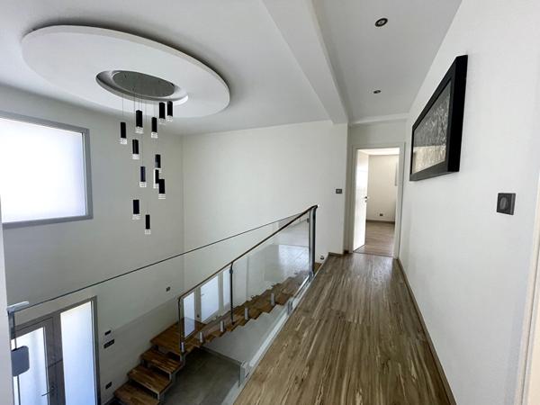 Maison 8 pièces 205 m2