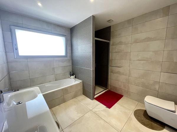 Maison 8 pièces 205 m2