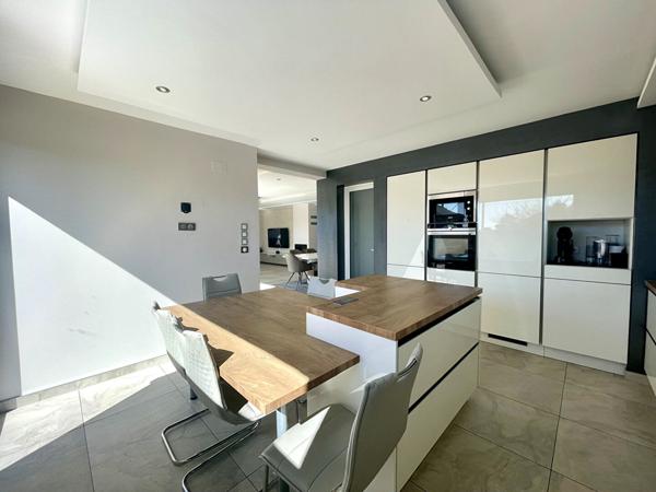 Maison 8 pièces 205 m2