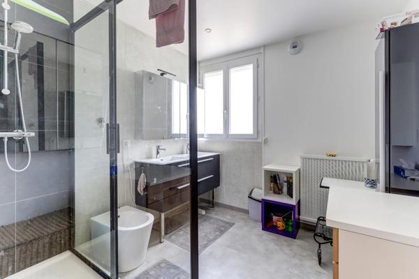 Maison de ville familiale, Le Cendre, 108 m², Jardin, Terrasse, 3 chambres, 5 pièces