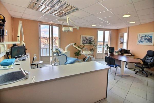 Martigues centre. Appartement type 4 de 98 m2 dans immeuble avec ascenseur.